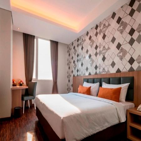 Hotel 88 Itc Fatmawati Jakarta By Wh Exterior foto