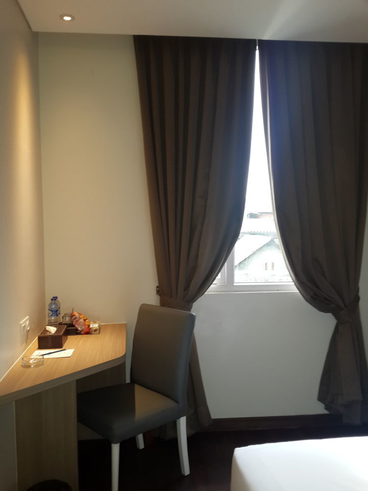 Hotel 88 Itc Fatmawati Jakarta By Wh Exterior foto