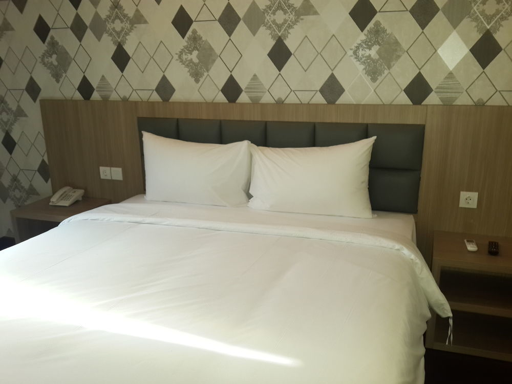 Hotel 88 Itc Fatmawati Jakarta By Wh Exterior foto