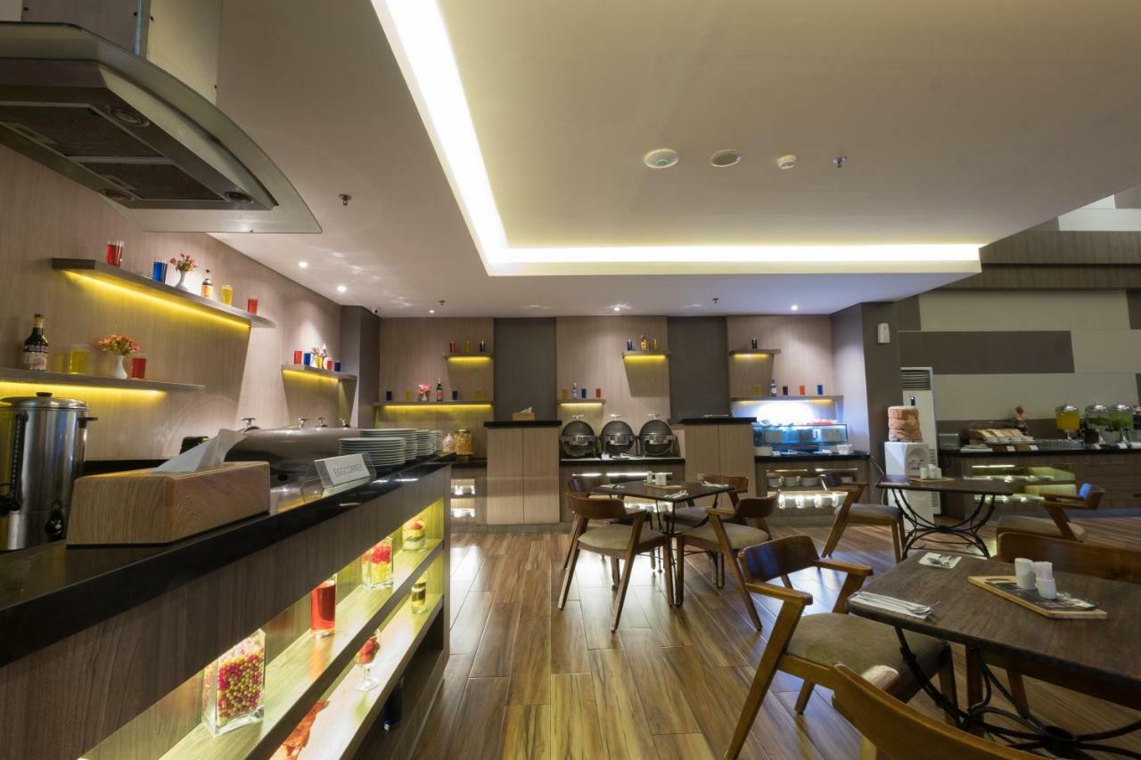 Hotel 88 Itc Fatmawati Jakarta By Wh Exterior foto